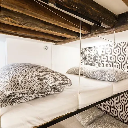 Charming 20m² Near Le Marais Apartment Paris