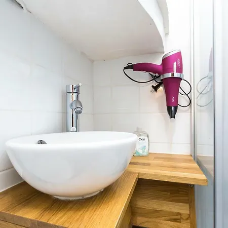 Charming 20m² Near Le Marais Parigi